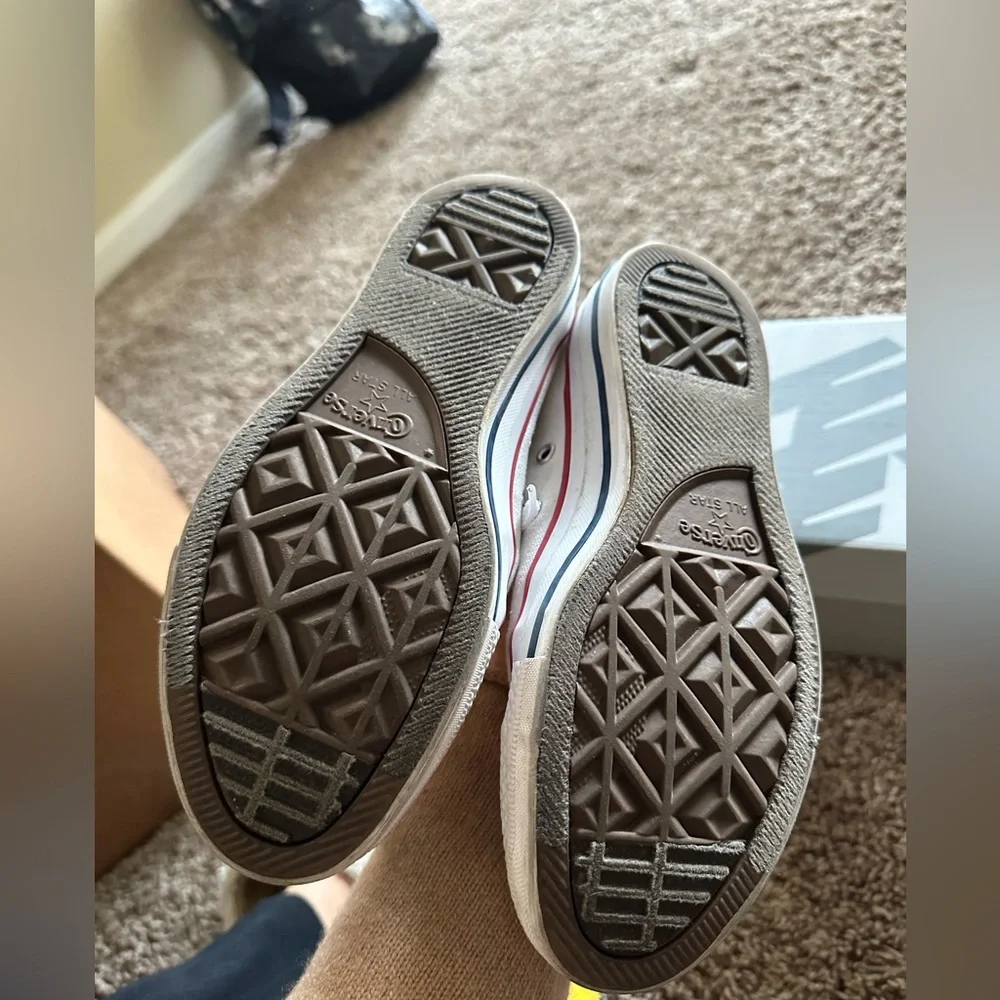 Converse - Picture 2 of 3